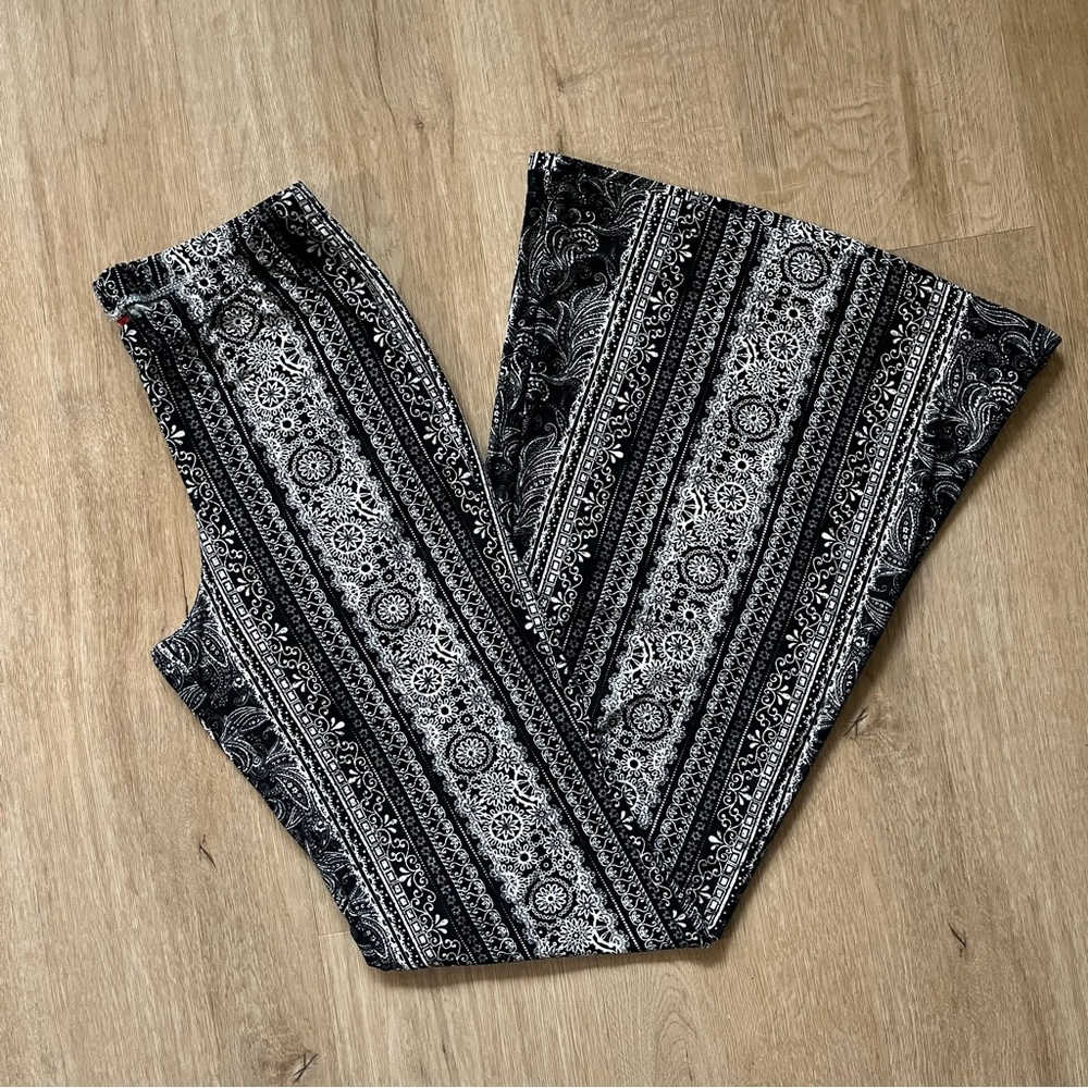 Hot kiss size medium paisley flares